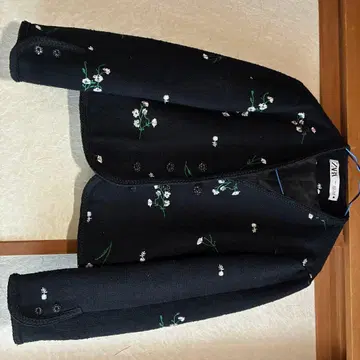 ZARA 꽃무늬 자수 노카라 자켓