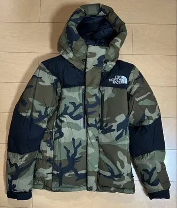 THE NORTH FACE 카모플라쥬 다운 자켓