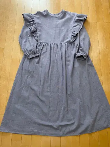 사만사 모스모스 프릴이 달린 그레이 긴팔 셔츠 원피스