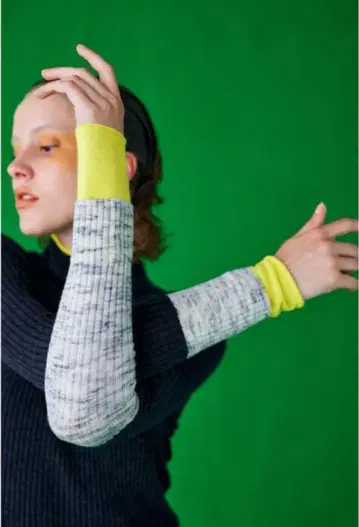 엔폴드 하이넥 립 바이컬러 풀오버