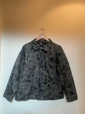 페이즐리 무늬 자켓 블랙과 그레이