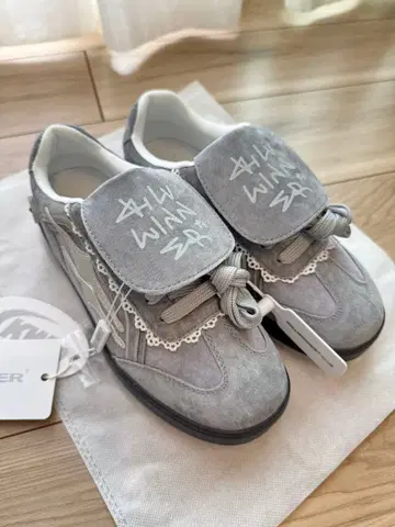 KILLWINNER 그레이 스니커즈