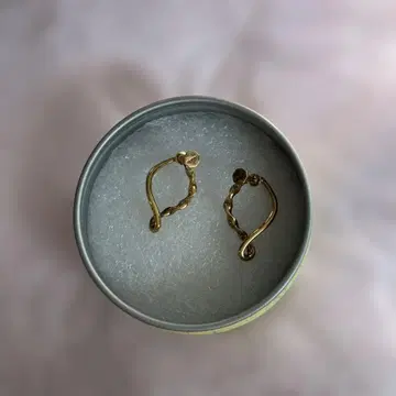 Jouete 골드 귀찌 곡선 디자인