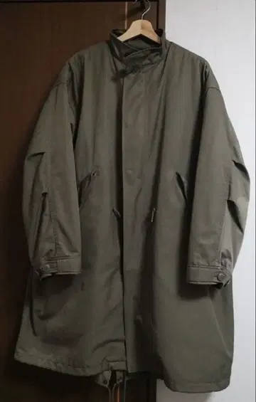 새상품급 HARE 밀리터리 자켓 입고 벗기 가능한 후드 부착