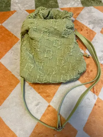 그린 텍스처 숄더백