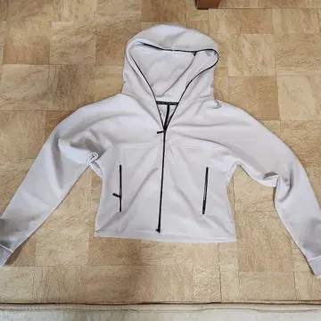 EPoca 후드 부착 화이트 크롭 후드티