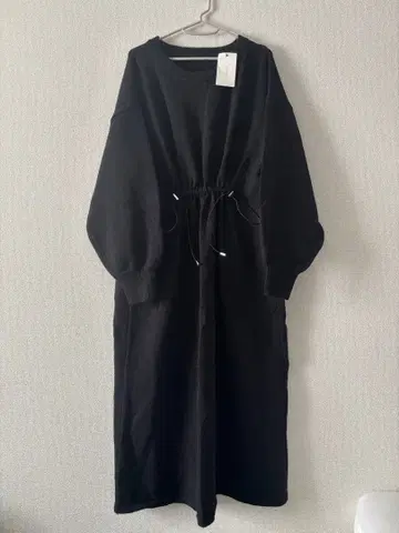 허리 드로스트 니트 원피스 LAVEANGE 라비앙제