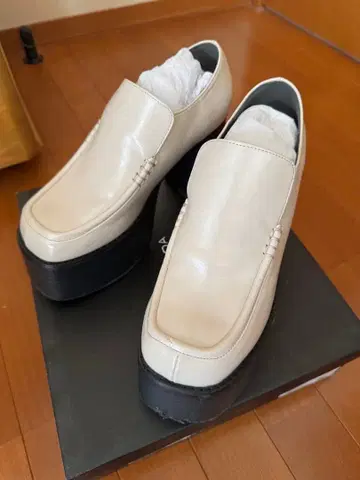 [레어품] EMODA 라인 로퍼 신발 화이트 L 사이즈