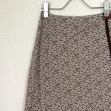 IENA 미디 스커트 플레어 랩 스커트 리프 무늬 안감 부착 깔끔한