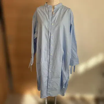 라이트 블루 버튼 달린 셔츠 원피스