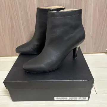 UNTITLED 블랙 앵클부츠 가죽 힐 8cm