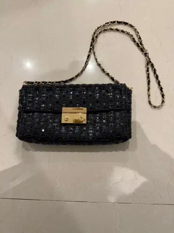 블랙 꼬임 디자인 숄더백