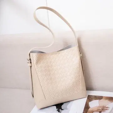 여성용 뜨개질 숄더백 베이지 토트풍