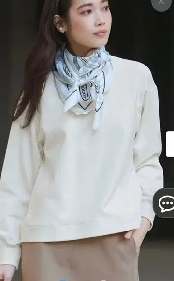 23구 크림색 맨투맨