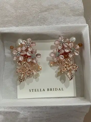 STELLA BRIDAL 오가닉 펄과 플로럴 참의 나뭇가지 귀찌