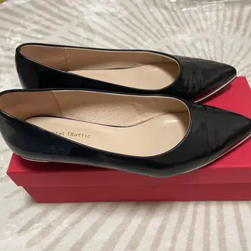 오리엔탈 트래픽 블랙 에나멜 스틸레토 펌프스 사이즈 41