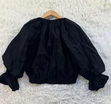 치카 키사다 볼륨 블라우스 긴팔 프리 사이즈 블랙