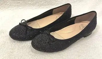 unReef 리본 모티브 커터 펌프스