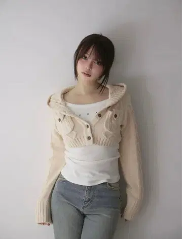 ANDMARYMary 로고 케이블 니트 크롭 스웨터만!