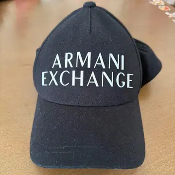 Armani Exchange 블랙 캡
