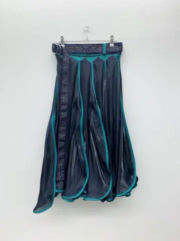 운명 개화의 플레어 스커트 hazama