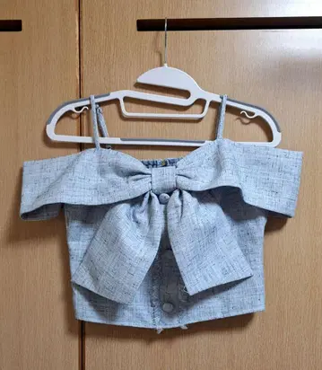 LIP SERVICE 트위드 리본 오프숄더 상의 (블루)