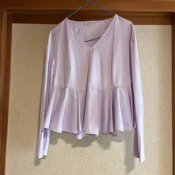 CLIFORD 연보라 플레어 실루엣 긴팔 셔츠