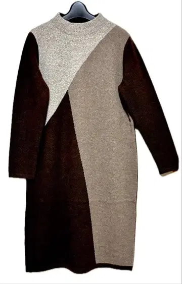 유명 제조사, 최고급 야크 100% 소재의 블록 패턴 인터샤 니트 원피스