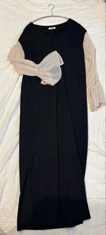 블랙과 베이지의 롱 원피스