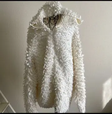 IKUMI 후드 부착 퍼 하프 코트 프리 사이즈