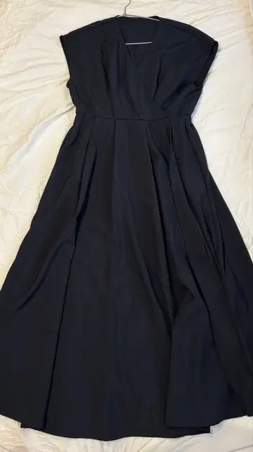 블랙 V넥 맥시 드레스