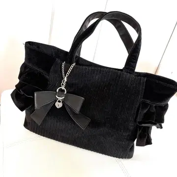 프릴 달린 블랙 토트백