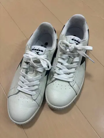 Diadora 화이트 스니커즈