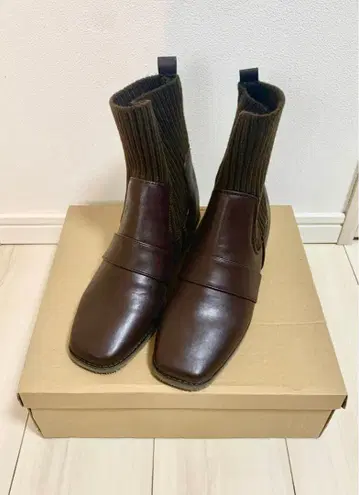브라운 니트 삭스 부츠