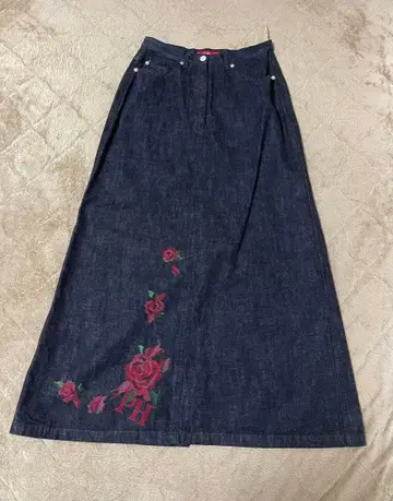 핑크하우스 PINK HOUSE 장미 자수 다크 데님 롱 스커트