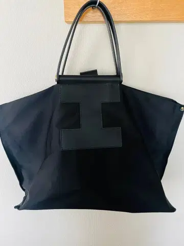 IACUCCI 블랙 토트백