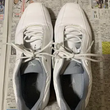 화이트 스니커즈 미즈노 (드라이빙 슈즈)