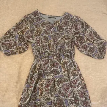 멀티 컬러 벌룬 슬리브 원피스