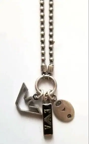 엠포리오 아르마니 목걸이