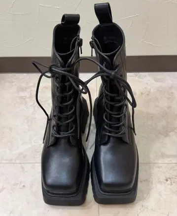 EMODA 탱크 레이스업 부츠