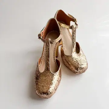 mio notis 반짝이는 라메 와이드 힐 비쥬 펌프스 스트랩 포함