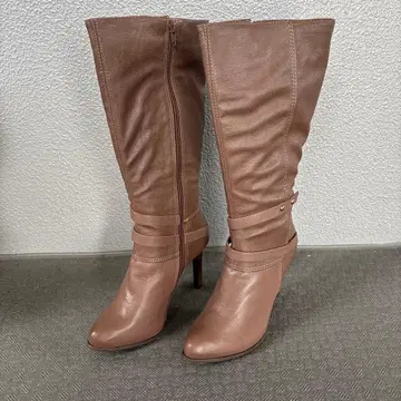 베이지 가죽 롱 부츠 힐 포함