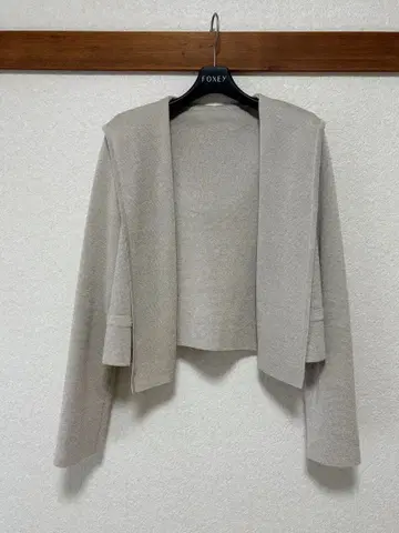 FOXEY 내추럴 베이지 가디건