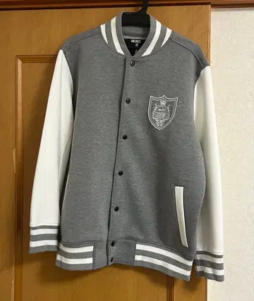 바시티 자켓 그레이 엠블럼 포함