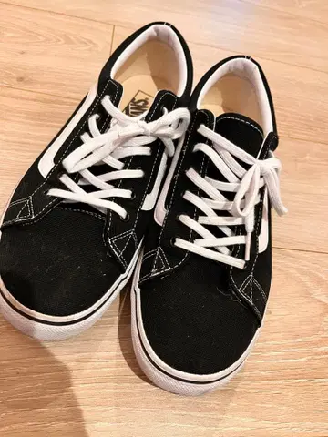 VANS 블랙/화이트 로우컷 스니커즈