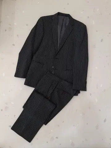 다크 그레이 스트라이프 비즈니스 정장