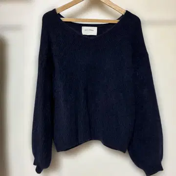 LILLY LYNQUE 네이비 니트 스웨터