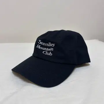SEA의 Seavalley Mountain Club 로고 캡 블랙