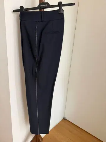 시착만 한 PESERICO 네이비 모니엘 장식 팬츠 42