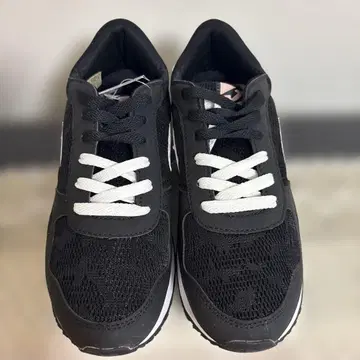 JOMA 블랙 메쉬 스니커즈